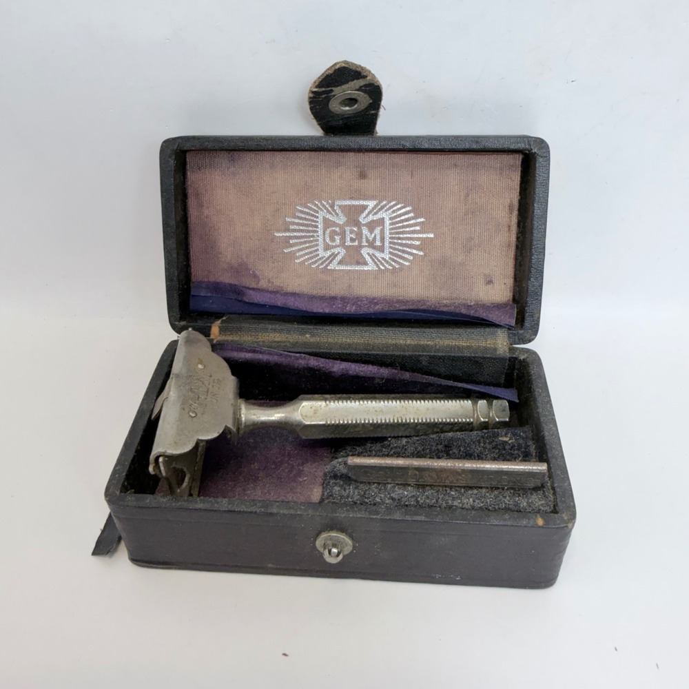 Vintage GEM Junior Single Edge Safety Razor with Case and Damaskeene Blade
